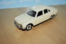 minialuxe 1/43 peugeot 504 blanche avec petits défauts