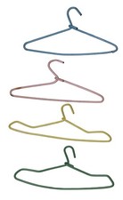 POUPEE - LOT DE 4 CINTRES