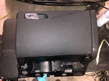 Boîte à gants inférieure