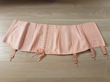 corset,porte jartelles taille   94/96 voir les dimensions...