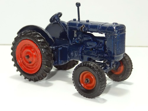Britains 128f fordson tractor - britains,