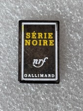 Pin’s Serie Noire Édition Gallimard Livre Nrf La Nouvelle Revue Française Signé