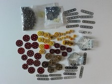 Lot L ;  Meccano ancien de diverses époques, 1,6 kg env;  tout est en TBE.