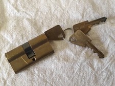 Cylindre de serrure double entrée à 3 clés  Bricard 6 cm de long