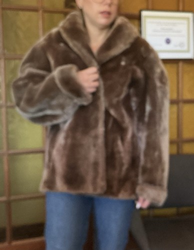 Très belle veste fourrure - très,