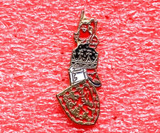 T09 Pins LE ROI D'ECOSSE