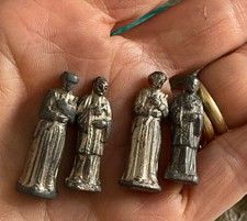 Suite de 4 sujets saints