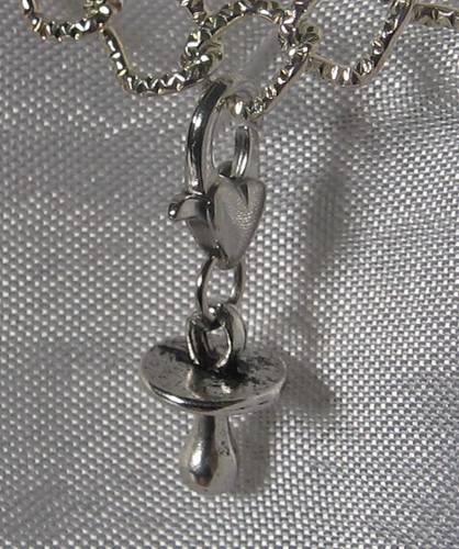 Charm tetine breloque sur -  1,