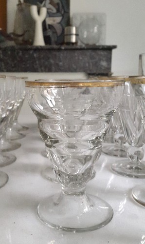 Grands verres pied - grands, à