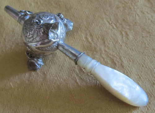 Ancien hochet siffleur - , à