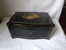 ANCIEN  COFFRET EN BOIS NOIRCIS AVEC MEDAILLON EPOQUE NAPOLEON 3- XIXème siècle