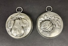 Deux Anciens Petits Moules En