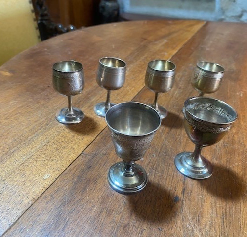 Six petits verres liqueur - petits, à