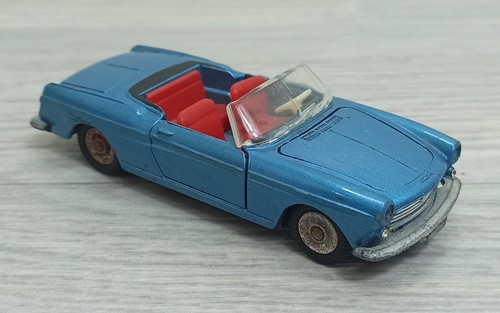 Dinky toys peugeot 404