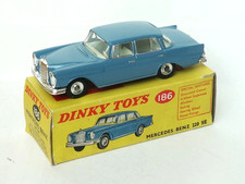 Dinky Toys England ancien 186 Mercedes 220 SE ajouts argenté Boîte d'origine be