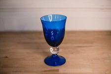 Verre à pied boule bleu