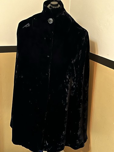 Vtg black velvet cape - cape, button