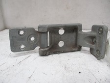 Charniere inferieure porte battante arriere droit 9067400737 Mercedes SPRINTER