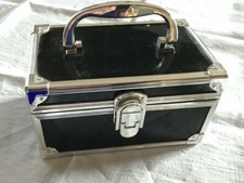 VANITY À MAQUILLAGE MALLETTE