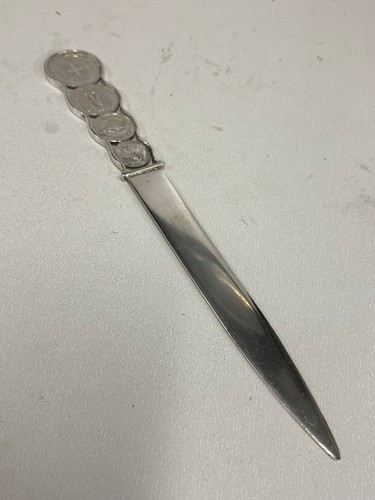 Coupe papier avec des - coupe,