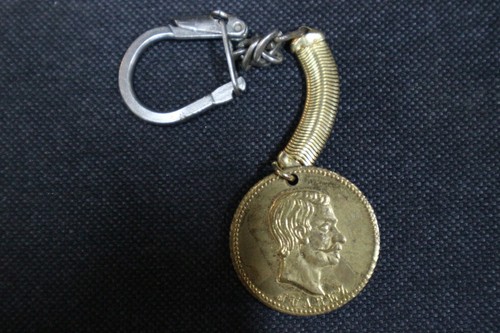 Ancien porte cle publicitaire - porte,