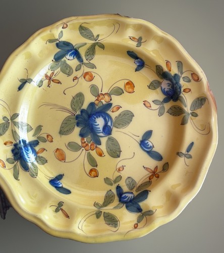 Assiette faience jaune - en,
