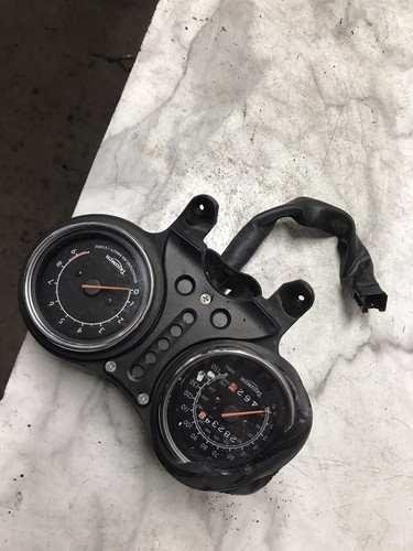 Triumph legend 885 900 - 00, tt