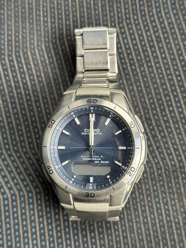 Montre solaire numérique pour