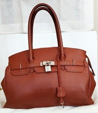 Beau sac à main en cuir Couleur Camel en très bon état