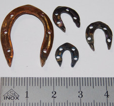 vintage LOT 4 mini FER à CHEVAL bijoux BRELOQUE pendentif CAVALIER equitation