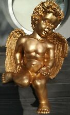 Statue Ange décorative en résine patinée dorée. Haut. 33 cm. TB état