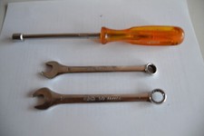 LOT OUTILS SAM CLE PLATE A