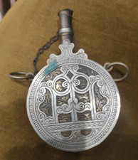 belle  boite a poudre carabine ancienne afrique du nord maroc travaillée   ??