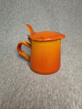 Pot a lait en fer emailé, orange année 60/70.