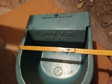 Abreuvoir en fonte chevaux vache   , à  Niveau Constant  A BODIN 