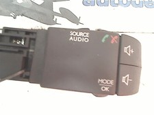 COMMANDE DE RADIO AU VOLANT