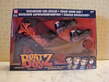 LOT DE 4 TENUES POUR POUPEES