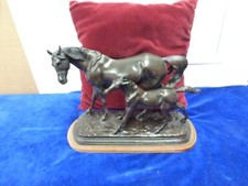 jument et son poulain,signé,E.Loiseau,régule soclé à patine sombre;L 35cm,H 26cm