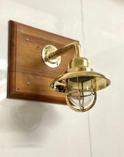 Ancien luminaire mural design extérieur en laiton Wiska avec abat-jour déflec...