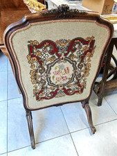 Cache cheminée avec tapisserie fait main en noyer époque Napoléon III (XIXe)