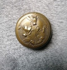 Petit poudrier art nouveau en métal, décor fleurs violettes, miroir