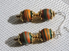 Boucles d oreilles perles de murano faite au chalumeau , orange et verte 