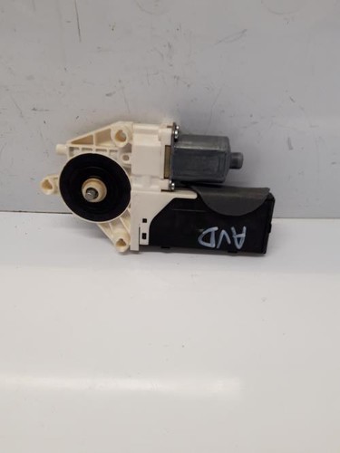 Moteur leve vitre avant droit