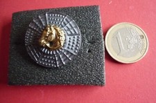 BOUTON ANCIEN  PLASTIQUE /