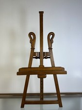 Chevalet en noyer a décor col