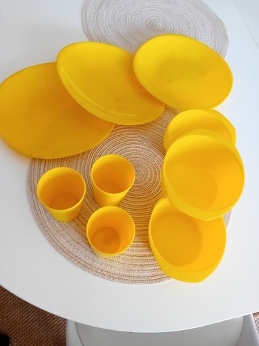 Assiettes plates gobelets - plates,
