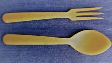 Ustensile de cuisine ancien Couvert à salade en corne ou plastique?