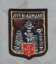 Ecusson brodé de l'Aven Armand (48)