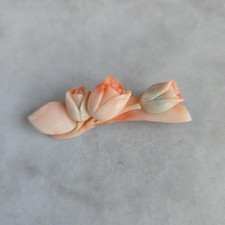 Broche corail tulipe japonaise