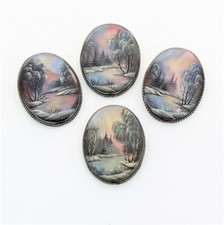 Broche Nacre Art Russe miniature laquée peint main signé Paysage hiver Brooch